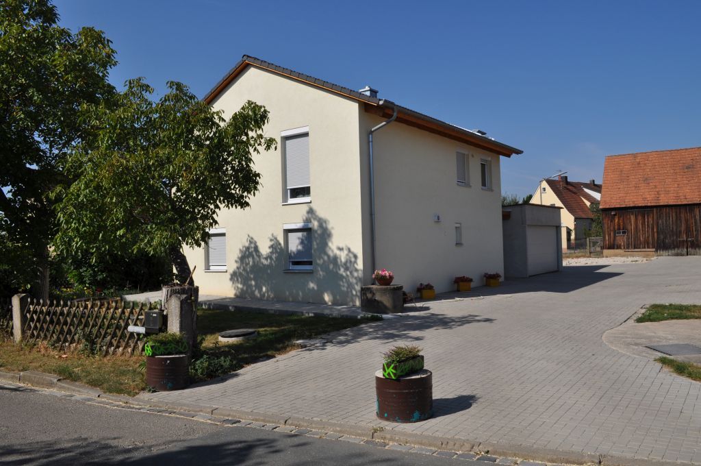 Einfamilienhaus in Großweismannsdorf Einfahrt