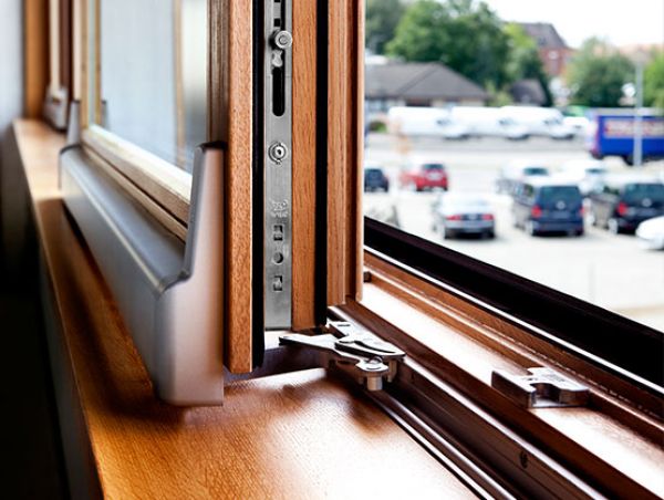 Fenster aus Holz und Aluminium-Holz der neuen Generation